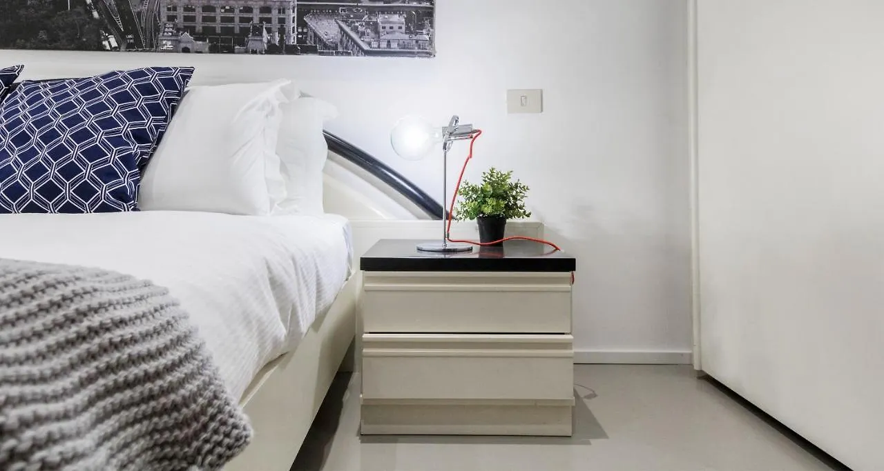 Joivy Spacious 1 Bedroom Apt Near S Agostino Metro Milan 0*,